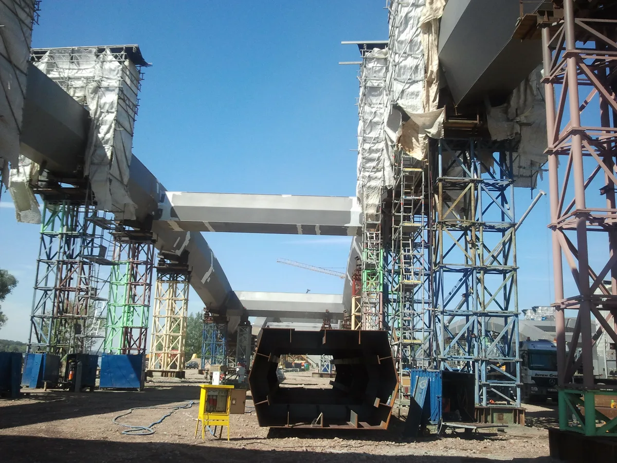 Konstrukcja stalowa — budowa mostu